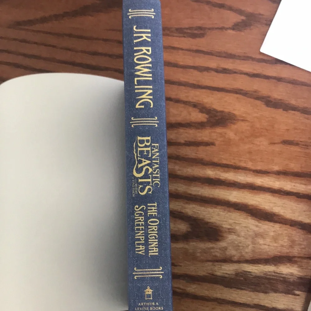 Fantastic beasts the original screenplay, hardcover, like new - Picture 5 of 8